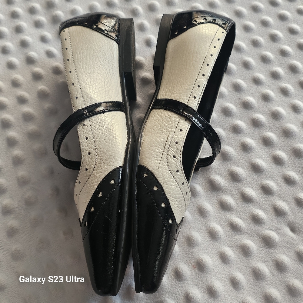 Geniun Leather Black and Beige Women's Flat Shoes - Picture 5 of 11